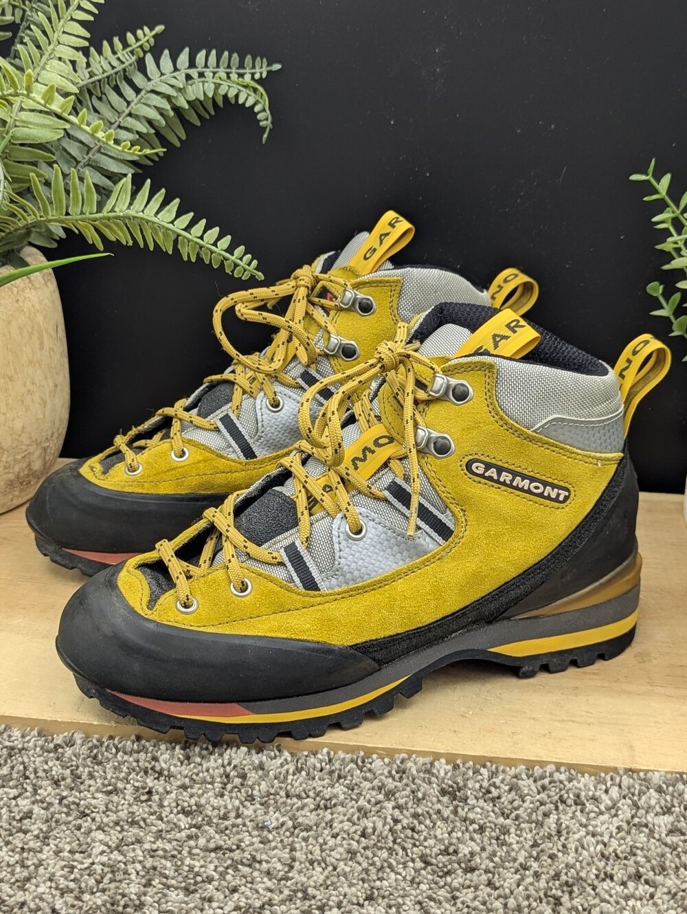 Garmont Hiking Climbing Protective Youth Size 6.5 Boots Rock Climbing